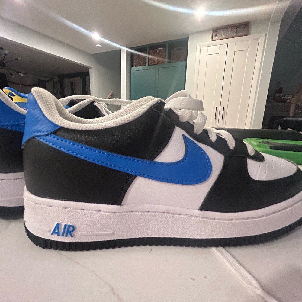 Brand new, Nike, sneakers for bid kids (Size 5.5)
